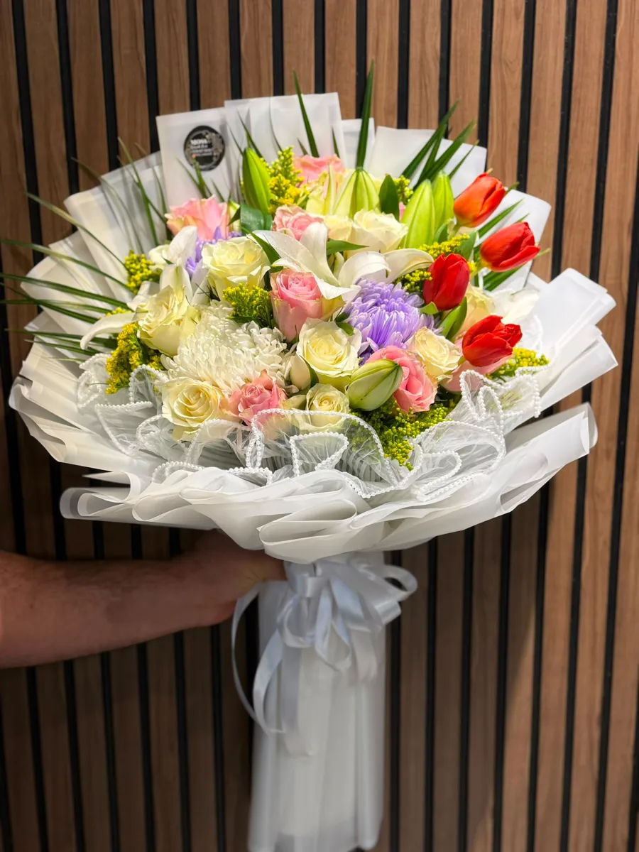 İthal Gül, Lale, Zambak & Anastasia Buketi